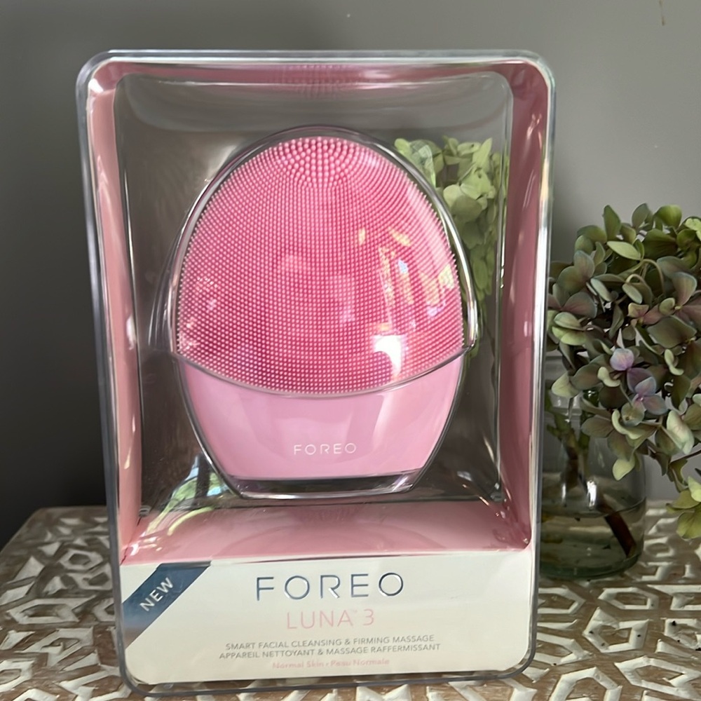 Foreo LUNA 3 Normal Skin Facial Cleansing & Firming Massage Device